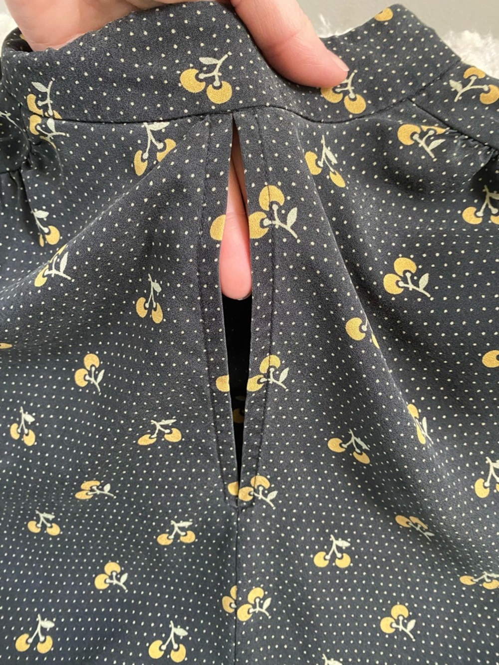 {Marc Jacobs} Silk Cherry Blouse - Picture 4 of 11